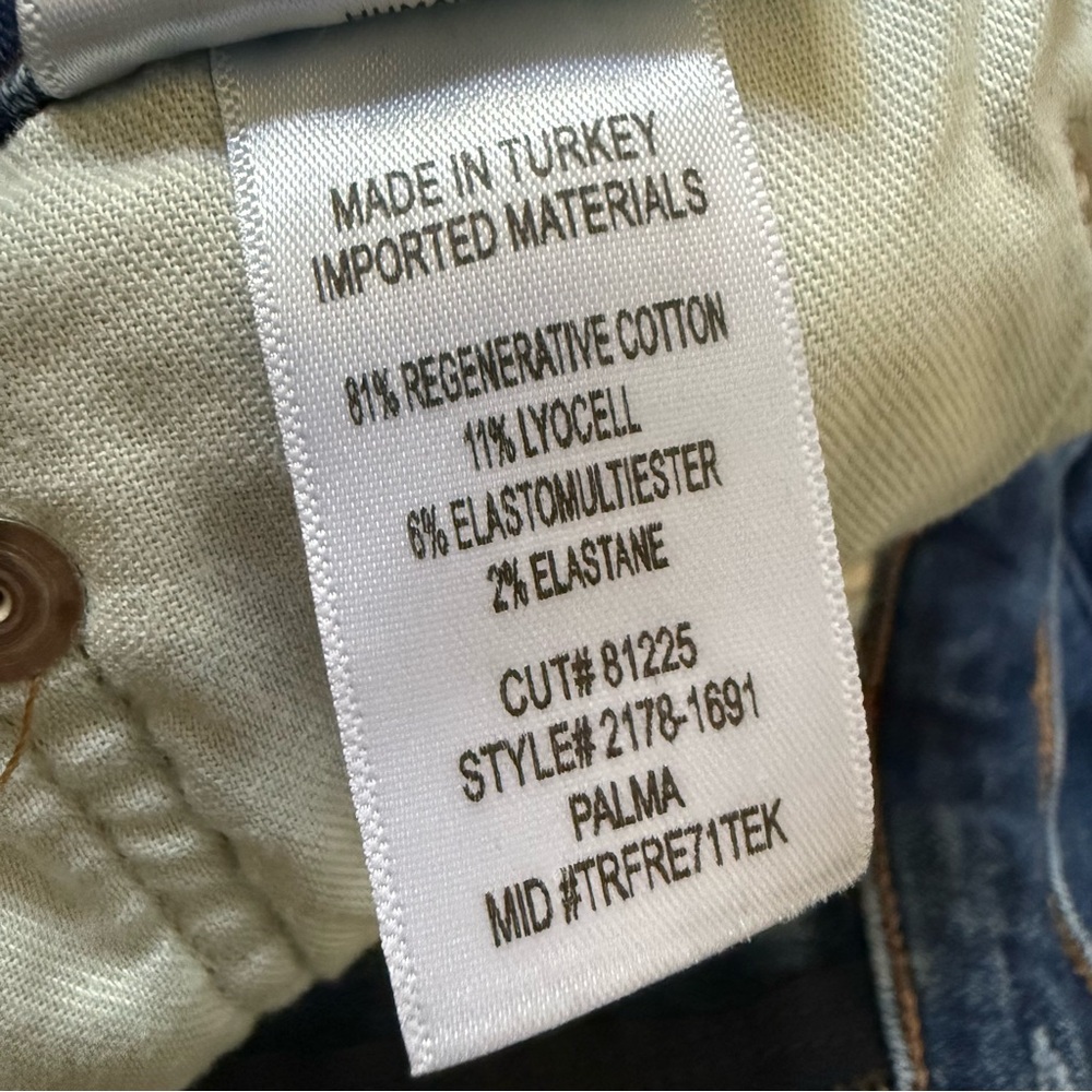 Citizen of Humanity Petite Palma Straight Raw Hem in Ambry mid denim wash, 29P - Picture 14 of 15
